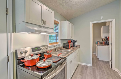 Murfreesboro Cottage | Quaint Downtown Murfreesboro Cottage w/Lush Yard