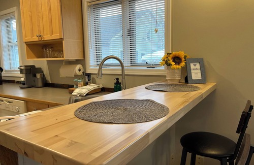 Bozeman House | Quaint Downtown Studio 4 blocks off Main
