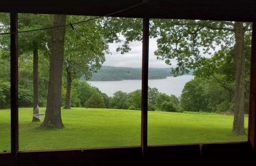 Gamaliel Cabin | Quaint Family, Couples Cottage ON The Lake! Stunning View, Near Marinas, Trails