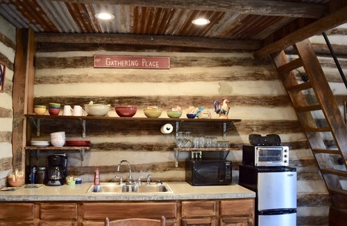 Greeneville Cabin | Quaint Farmstay in East Tennessee