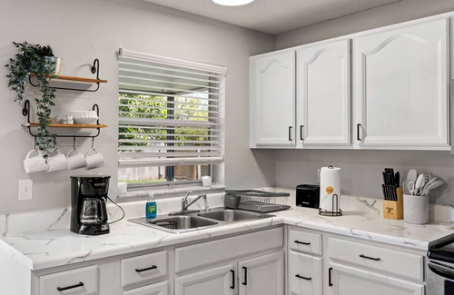 Seven Springs Homes House | Quaint Florida Escape-Entire Home