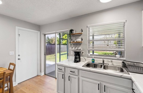 Seven Springs Homes House | Quaint Florida Escape-Entire Home