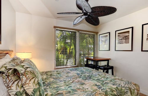 Historic Lahaina Front Street Condo | Quaint Garden Cottage with AC & Shared Pools, Near the Beach: Aina Nalu B106