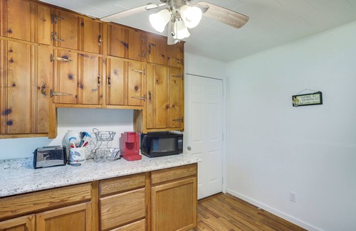 Hudson Lake House | Quaint Grams Lake Cottage: Pets Welcome!