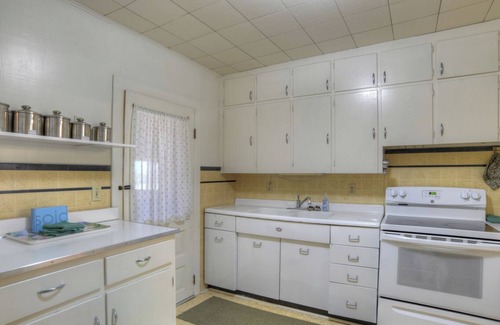 Creede House | Quaint Historic Family Friendly Home - In Heart of Creede