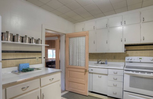 Creede House | Quaint Historic Family Friendly Home - In Heart of Creede