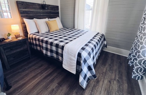 Manchester House | Quaint home in Manchester, TN Oakdale Cottage is a cozy place to rest your head