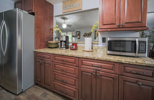 Three Oaks House | Quaint home near shopping, the airport and a park!