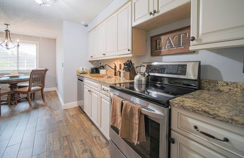 Three Oaks House | Quaint home near shopping, the airport and a park!