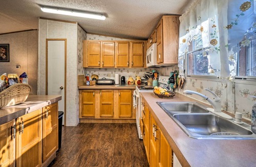 Rockwood House | Quaint Home w/ Dock & Lake Access!