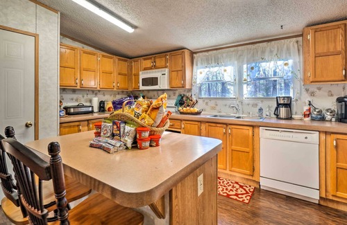 Rockwood House | Quaint Home w/ Dock & Lake Access!