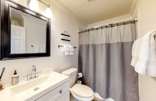 Apache Shores House | Quaint home with an enclosed yard, patio, fire bowl, washer/dryer, & central AC