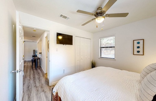 Apache Shores House | Quaint home with an enclosed yard, patio, fire bowl, washer/dryer, & central AC