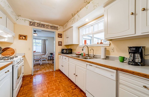 Trinidad House | Quaint Home with Free WiFi & Yard - Close to Beaches & Redwood National Park