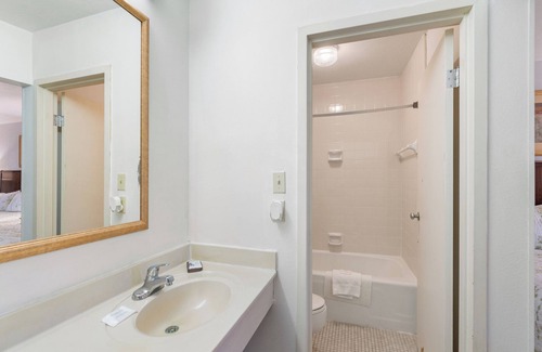 Williamsburg Hotel | Quaint hotel with AC in charming Williamsburg
