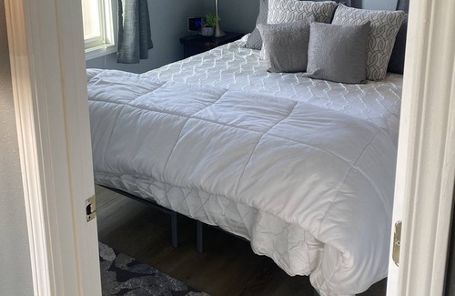 Port Angeles Cottage | Quaint In-town Cottage 5 minutes to downtown