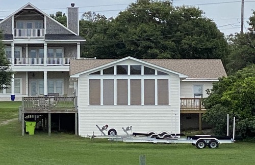 Hampstead House | Quaint Intracoastal waterway house with specular views!