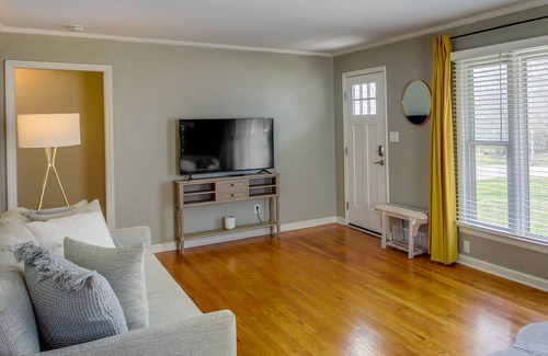 Tower Homes House | Quaint Kansas City Vacation Rental w/ Backyard!