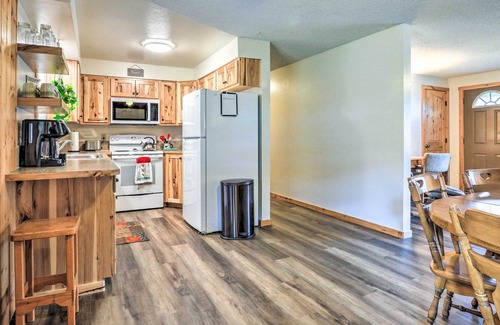 Kellogg House | Quaint Kellogg Home w/ Deck & Mountain Views!
