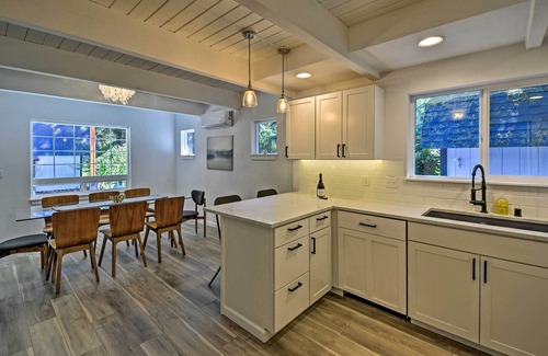 Hoodsport Cottage | Quaint Lake Cushman Cottage w/Private Access!