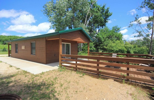 Littleport Cabin | Quaint Lakeview Cabin