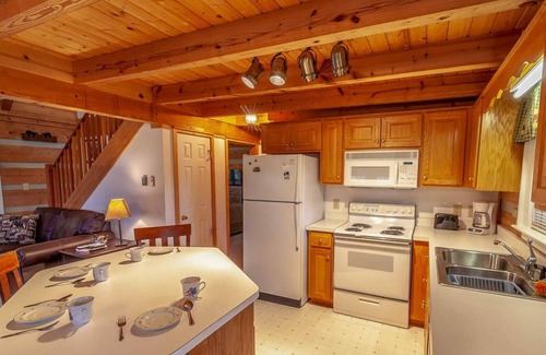 Foscoe Cabin | Quaint Log Cabin in Great Location