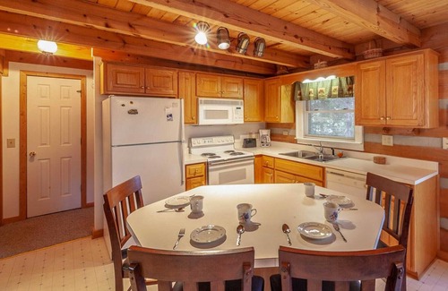 Foscoe Cabin | Quaint Log Cabin in Great Location