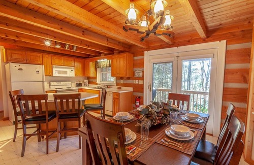 Foscoe Cabin | Quaint Log Cabin in Great Location