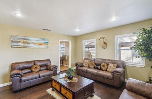 Midland House | Quaint Midland Home about 1 Mi to Downtown!