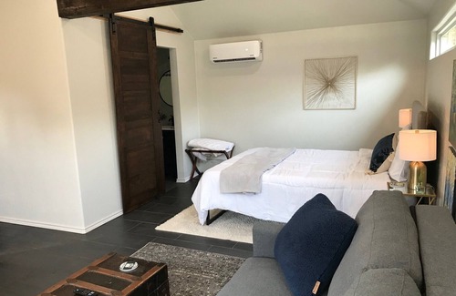 Bryn Mawr Apartment | Quaint midtown studio located minutes from the best Tulsa has to offer.
