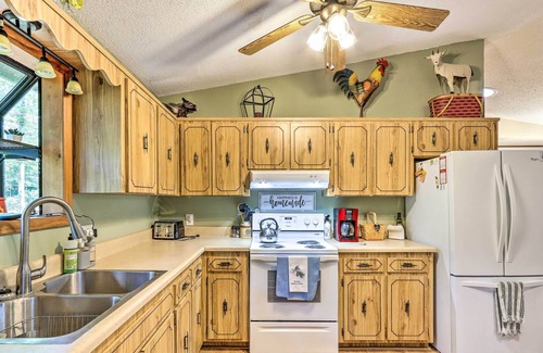 Murphy Cabin | Quaint Murphy Cabin in Serene Wooded Setting!