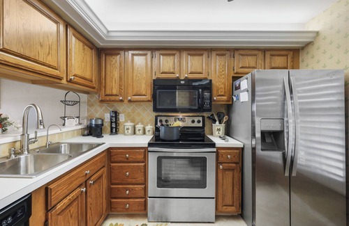 Hammock Bay Condo | Quaint Naples Condo | Pool & Short Drive to Marco