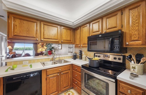 Hammock Bay Condo | Quaint Naples Condo | Pool & Short Drive to Marco