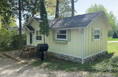 Northport House | Quaint Northport cabin with a short walking distance to village.