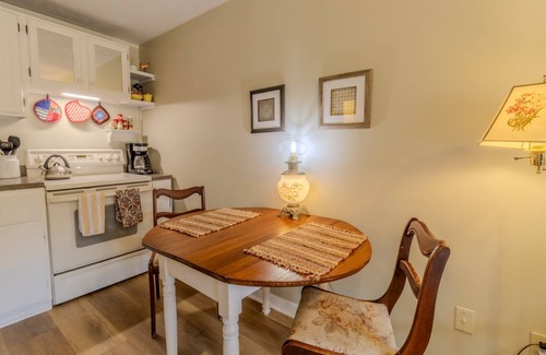 Suttons Bay House | Quaint One Bedroom Perfect for 2