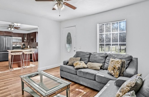 Westside House | Quaint, private stay with a large yard, private washer/dryer - snowbird friendly