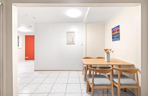 Pymble House | Quaint Queen Room in Pymble - Private Spot - Shared Bathroom