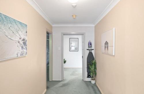 Pymble House | Quaint Queen Room in Pymble - Private Spot - Shared Bathroom