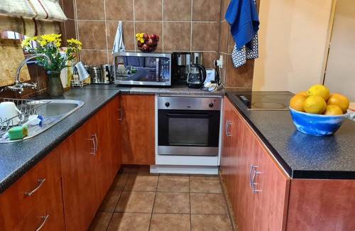 Greater Johannesburg Metropolitan Area Cottage | Quaint Quiet Cottage in Johannesburg