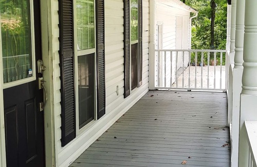 York Cottage | Quaint, quiet cottage w/king bed +1200 sq ft