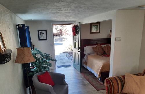 Prescott House | Quaint & Quiet Studio in the Woods *Great Discounts for weekly/monthly stays