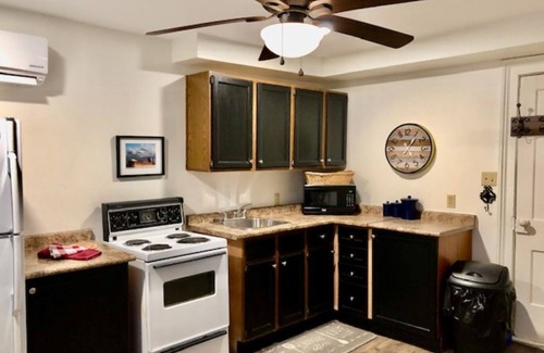 Port Colborne Cottage | Quaint rear guest suite along the canal and close to Niagara Falls and wineries.