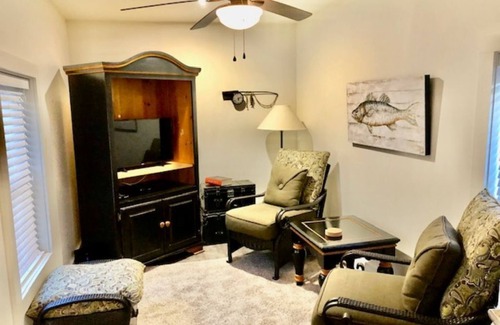 Port Colborne Cottage | Quaint rear guest suite along the canal and close to Niagara Falls and wineries.