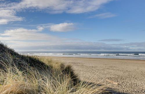Rockaway Beach Apartment | Quaint Rockaway Beach Gem Walk to Shore!