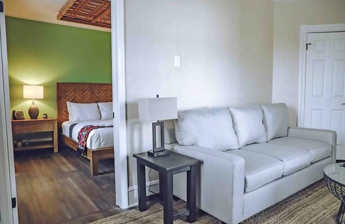 Milford House | Quaint Room in Milford: A Sweet Escape for Familie