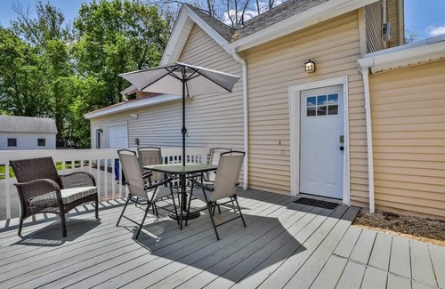 Salem Apartment | Quaint Salem Gem Close to Shopping, Hiking ,Boston