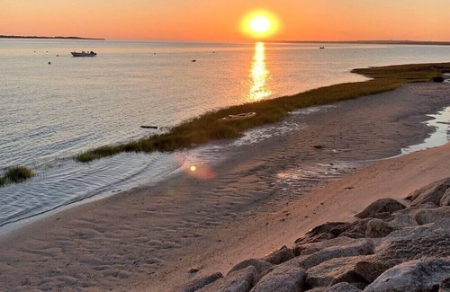 Barnstable House | Quaint Seaside Cottage