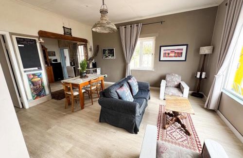 Vineta House | Quaint Seaside Cottage