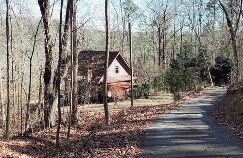 Toccoa Cottage | Quaint Secluded 3BR/2BA Cottage w/Fire Pit