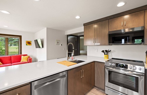 Sturgeon Bay House | Quaint Sevastopol Home, Dog Friendly: 57 Gateway Getaway